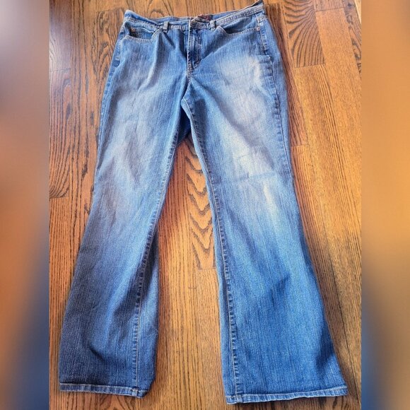 Jones Wear Jeans - Picture 1 of 6